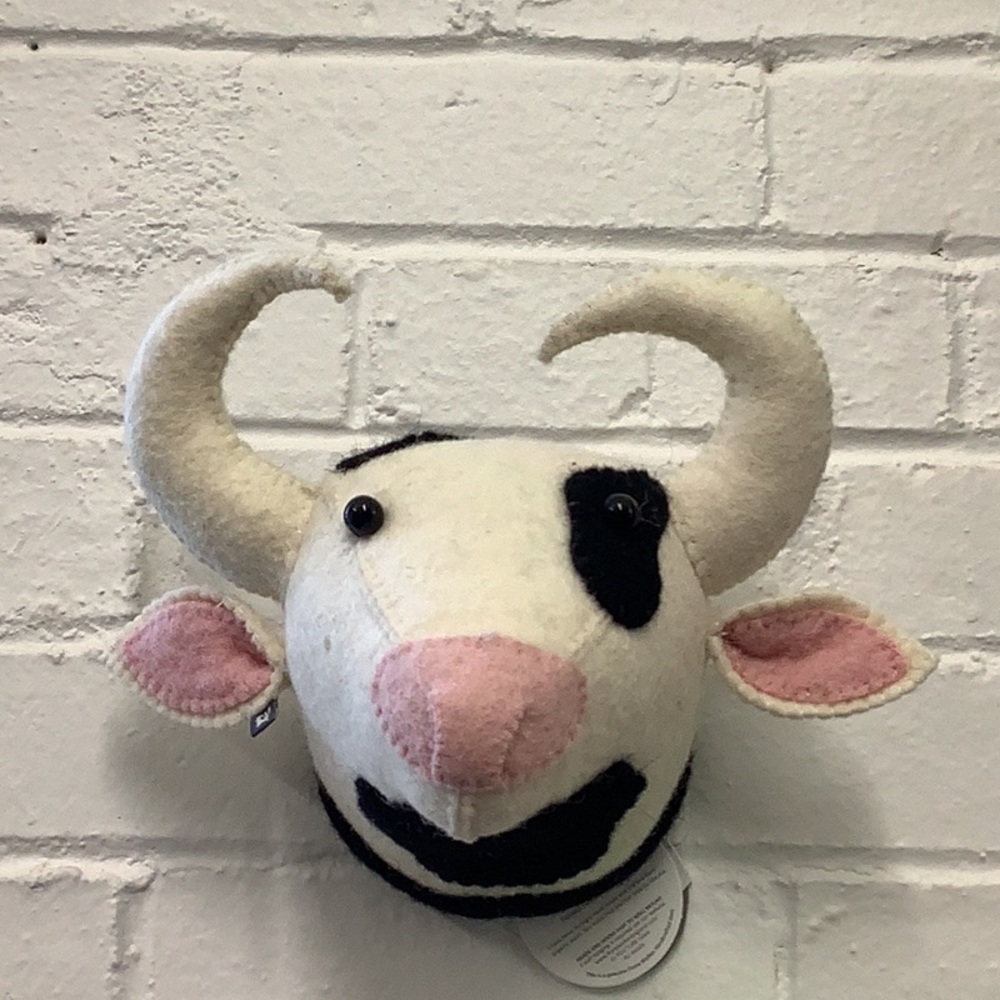 Cow head wall mount